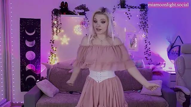 Moonlight_Mia from StripChat