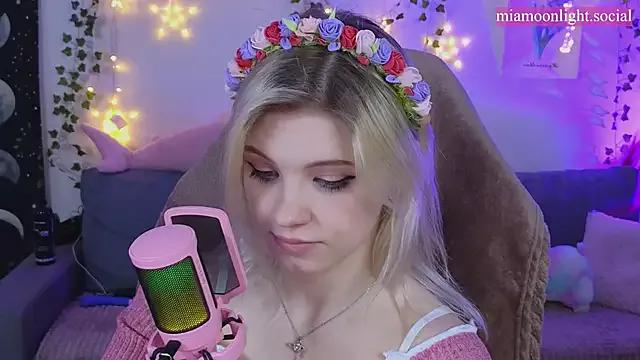 Moonlight_Mia from StripChat