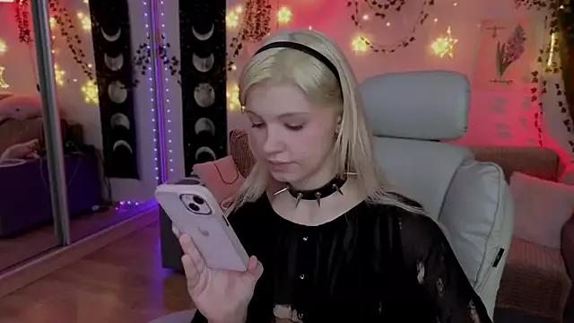 Moonlight_Mia from StripChat