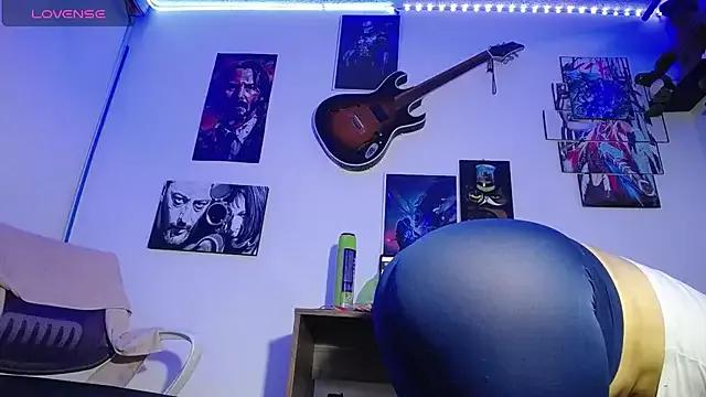 moonligth18 from StripChat