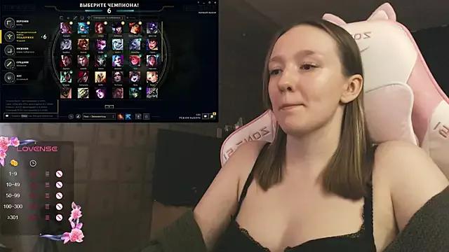 MoonlishSiren from StripChat