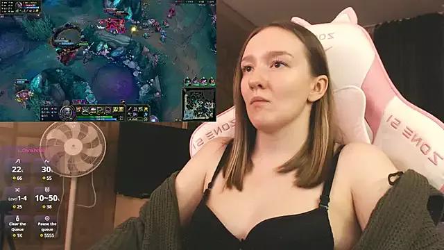 MoonlishSiren from StripChat