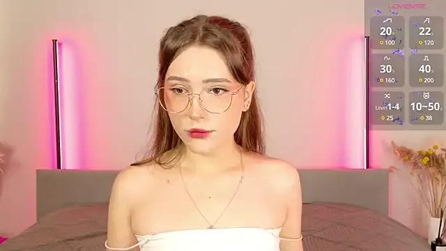 MoonlitDiva from StripChat is Freechat