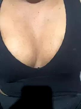 Mujerlunalinda from StripChat is Freechat