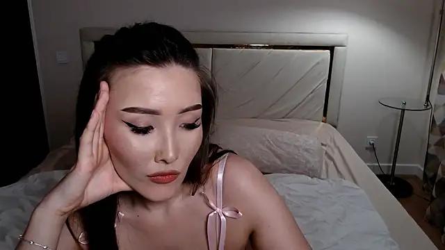 mystiksirenn from StripChat is Freechat