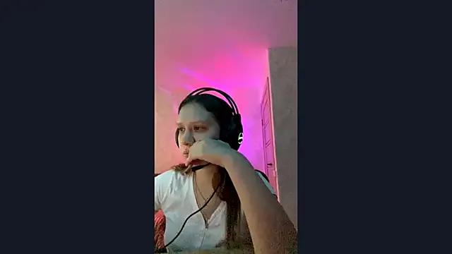 MystiqueFlicker webcams show profile image 