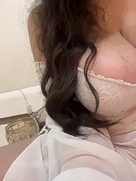 Naayaa12 from StripChat