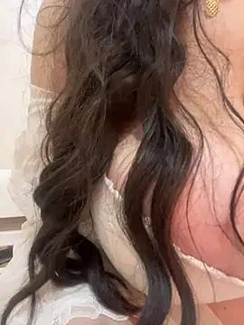Naayaa12 from StripChat