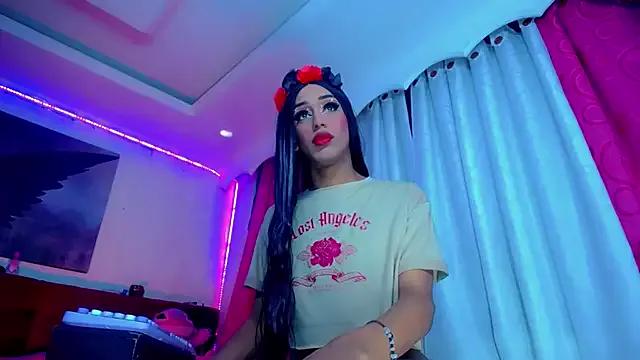 NahomiCamper on StripChat
