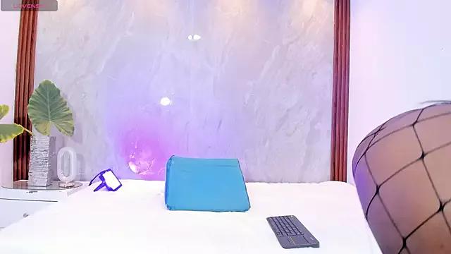 NahomiLynn from StripChat is Freechat