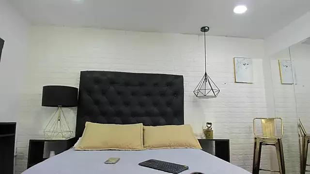 naia_rose from StripChat