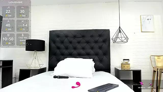 naia_rose from StripChat