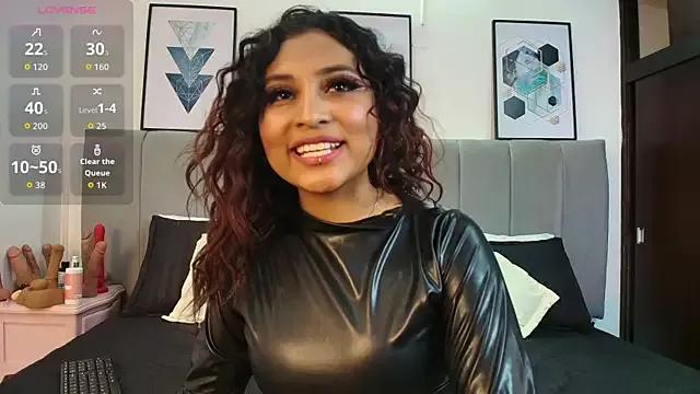 Naiaa_Cruz from StripChat