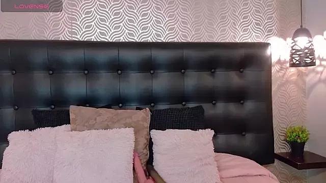 NaiaraMasson_ from StripChat is Freechat