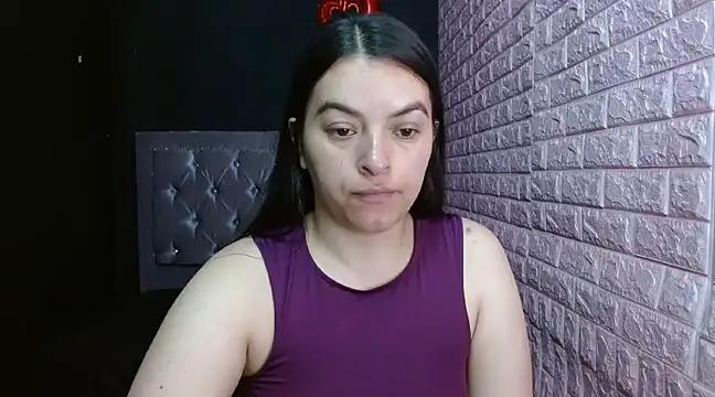 NaiaraWood from StripChat