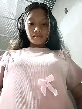 nanalinh from StripChat is Freechat