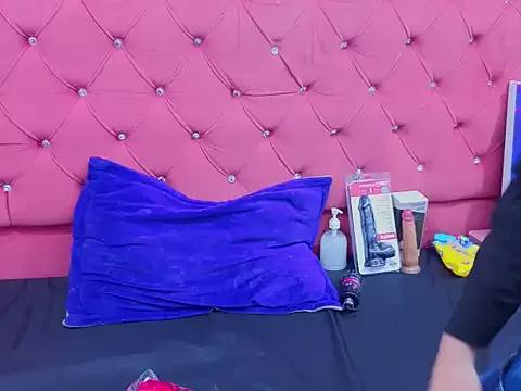 Nanis_James from StripChat