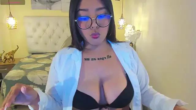 NaniXoxo18 from StripChat