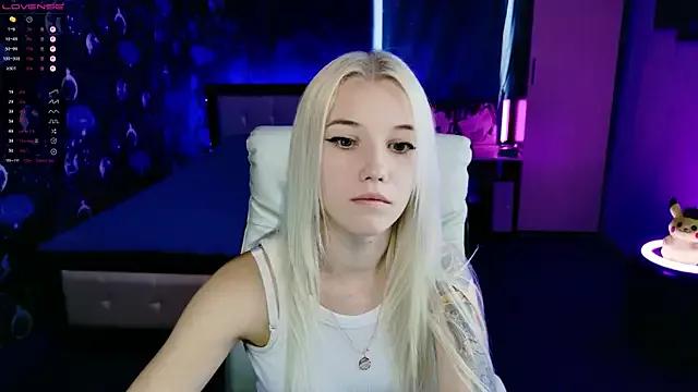 NaomiHita from StripChat is Freechat