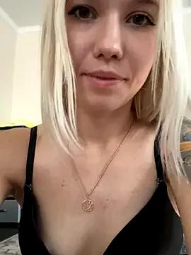 NaomiHita from StripChat is Freechat