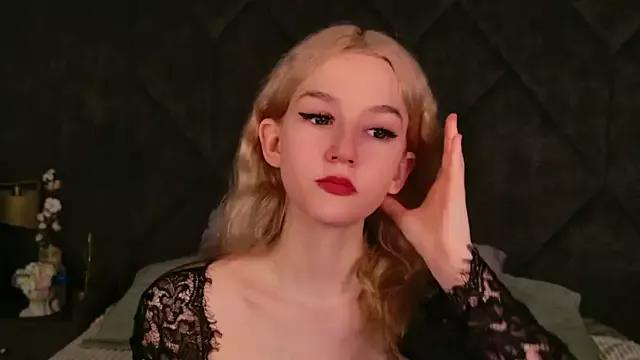 NaomiLoys from StripChat is Freechat