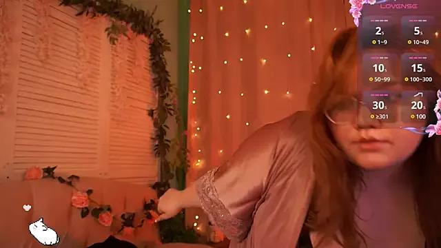 NaomiMayer from StripChat is Freechat