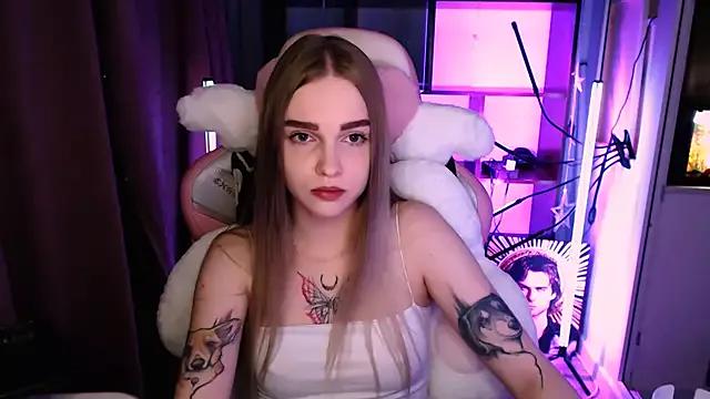 NaomiShake from StripChat is Freechat