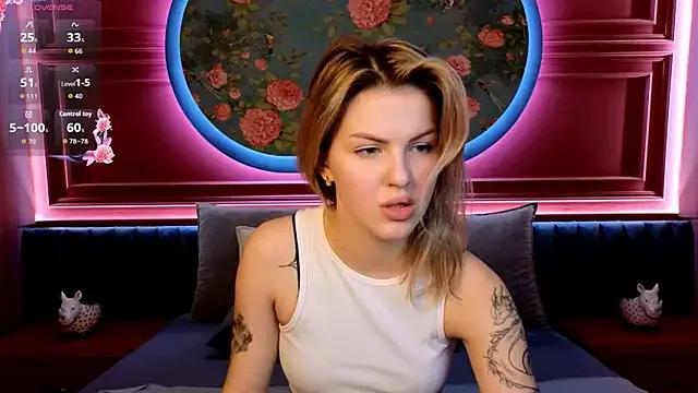 NaomiSol from StripChat is Freechat