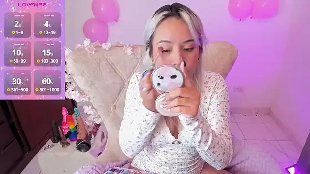 nataliehenao_69 from StripChat