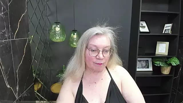 NataliMellow from StripChat is Freechat