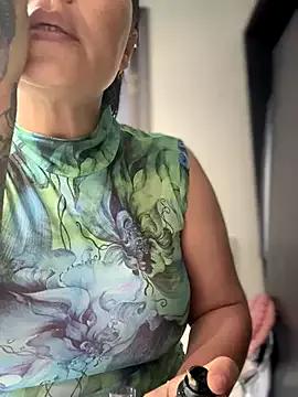 Natural_BIGASS_Nina from StripChat is Freechat