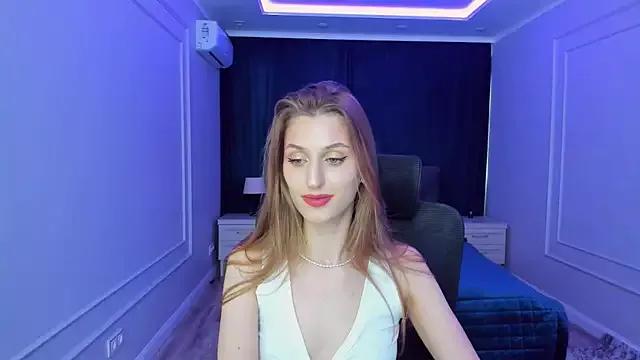 NaturalBeaty from StripChat is Freechat