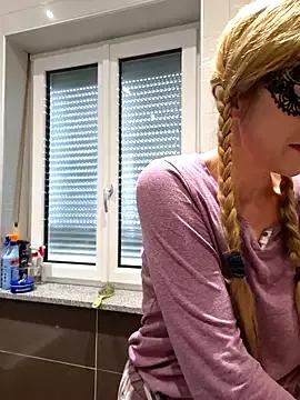 Naughty-Layla from StripChat is Freechat