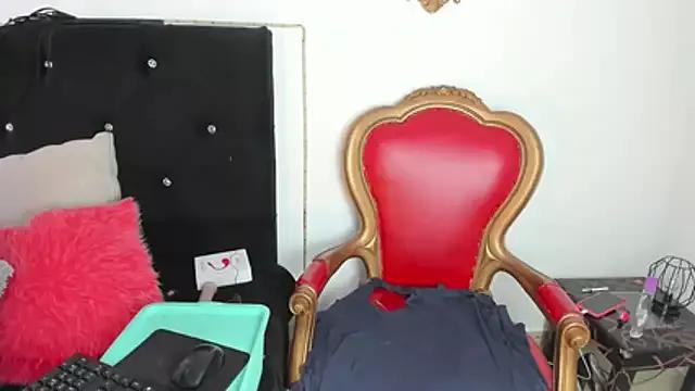 NaughtyAmeliaThompson69 from StripChat is Freechat