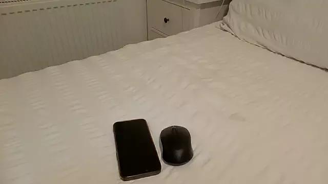 NaughtyMrsKnox from StripChat is Freechat