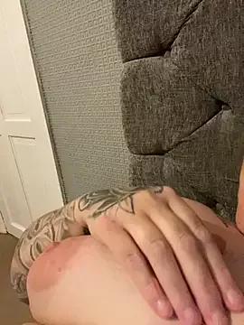 NaughtyWife_25 from StripChat is Freechat