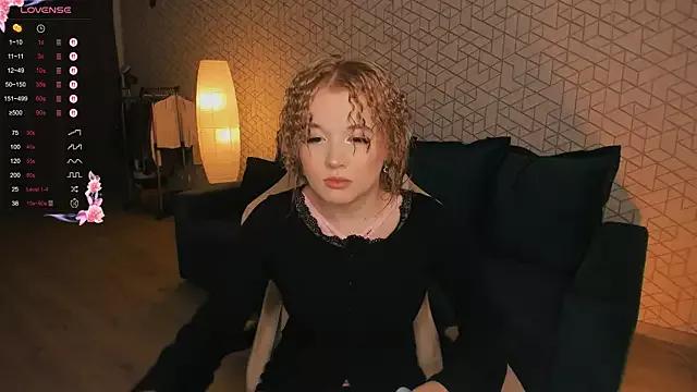 NayaValen from StripChat is Freechat