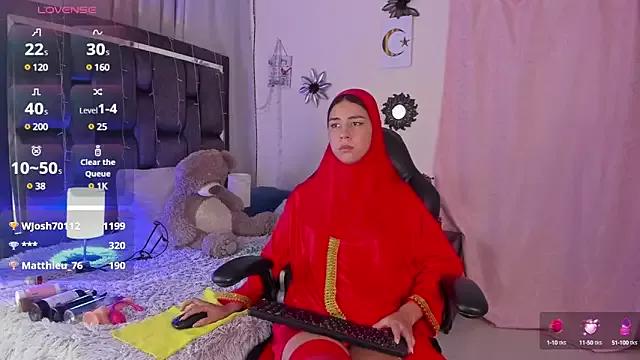 NaylaSaadi from StripChat is Freechat