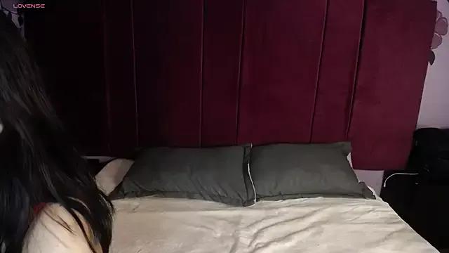 Nessa2905 from StripChat