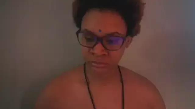 nickytheehawtie from StripChat is Freechat