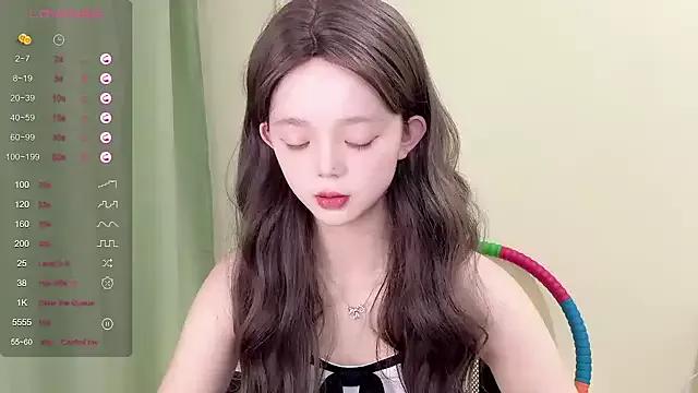 Nicole-13 from StripChat is Freechat
