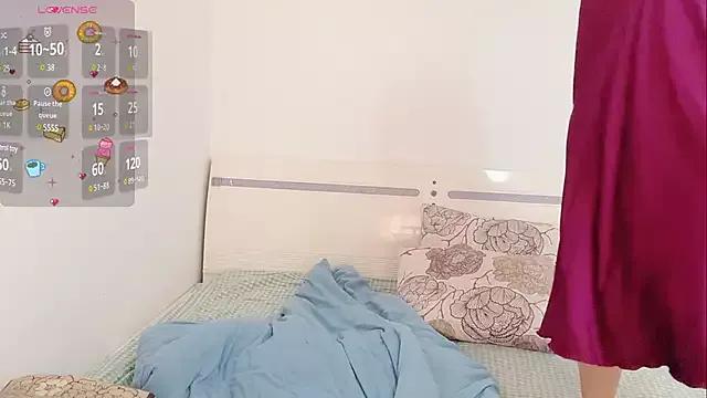 Nicole-e from StripChat is Freechat