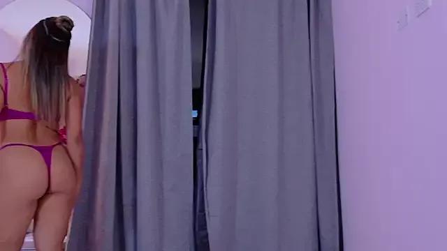 NicoleArmani from StripChat is Freechat