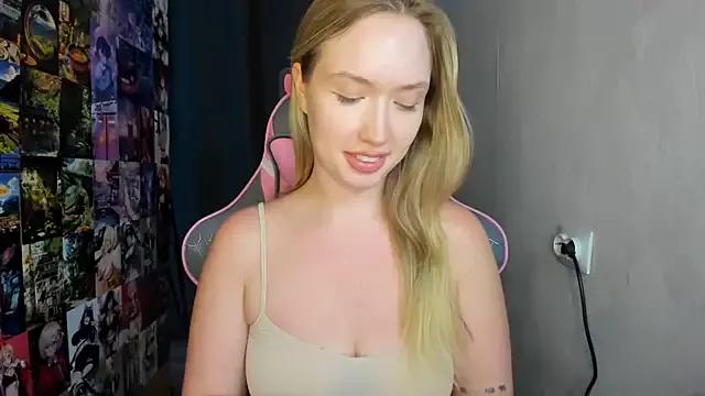NicoleRiccii from StripChat is Freechat