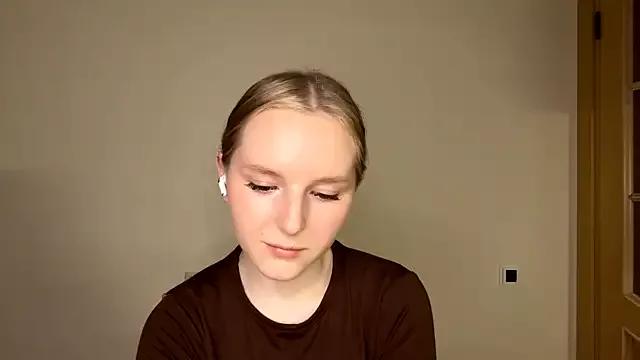 NicoleWow from StripChat is Freechat