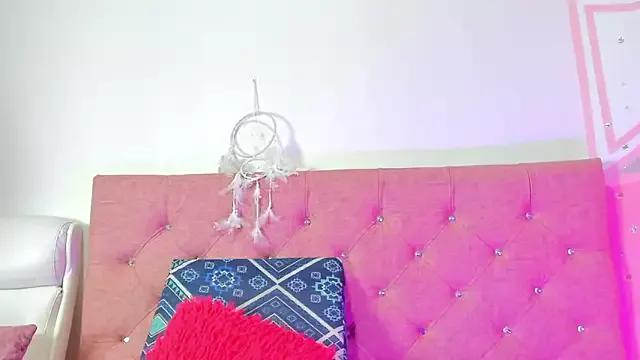 nicollee18 from StripChat is Freechat