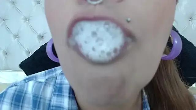 nicollewayne10 from StripChat is Freechat