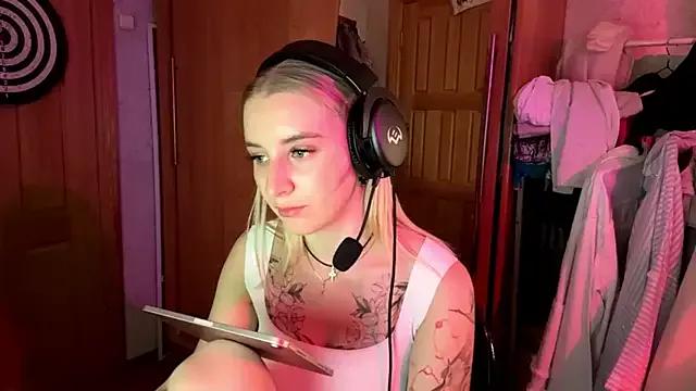 Nikaaita from StripChat is Freechat