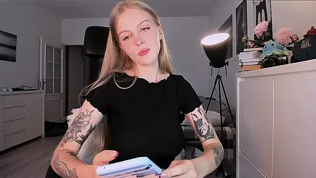 NikaCherie from StripChat is Freechat