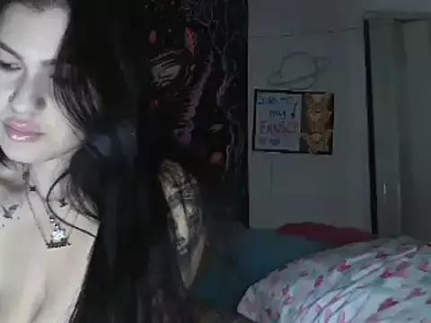 nikkikittyx3 from StripChat